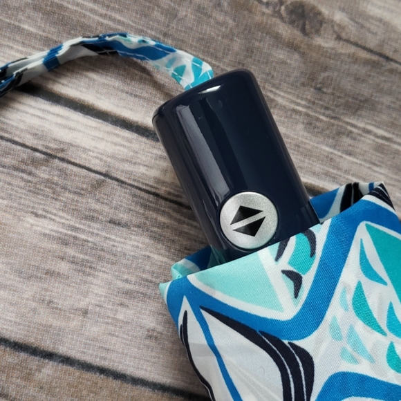 **1 LEFT** Vera Bradley Umbrella - Go Fish Blue Pattern - Picture 2 of 6